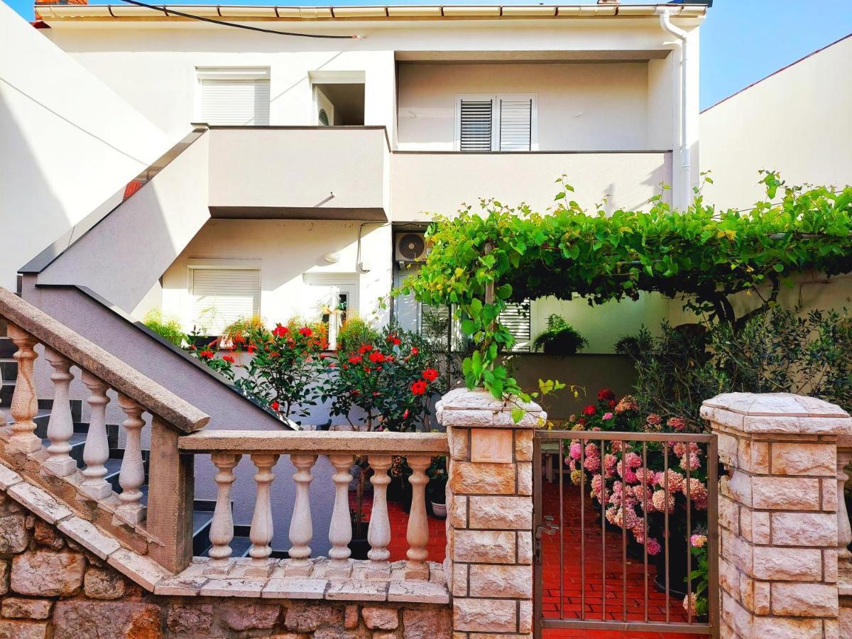 Apartment Eli Pag Town Exterior photo